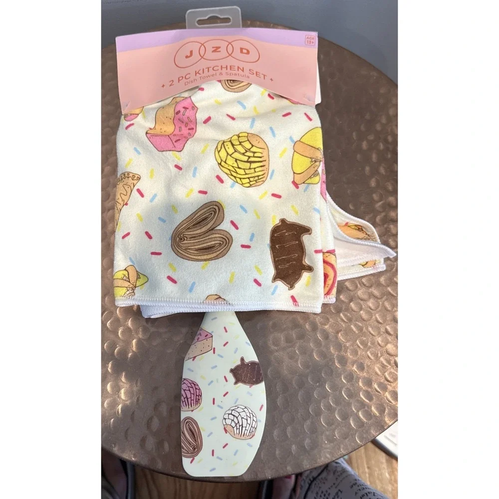 JZD 2 Piece Kitchen Set Dish Towel Wood Handle Spatula Pastry Pig Cake Croissant